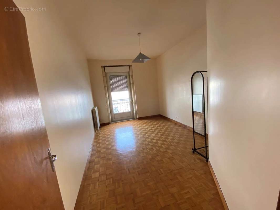 Appartement à FUMEL