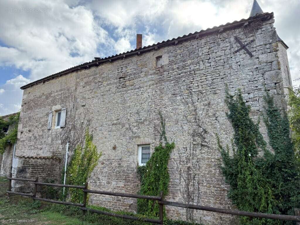 Maison à VILLEFAGNAN