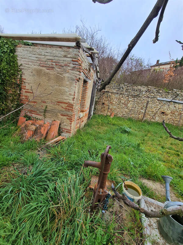 Terrain à SAINT-SULPICE-SUR-LEZE