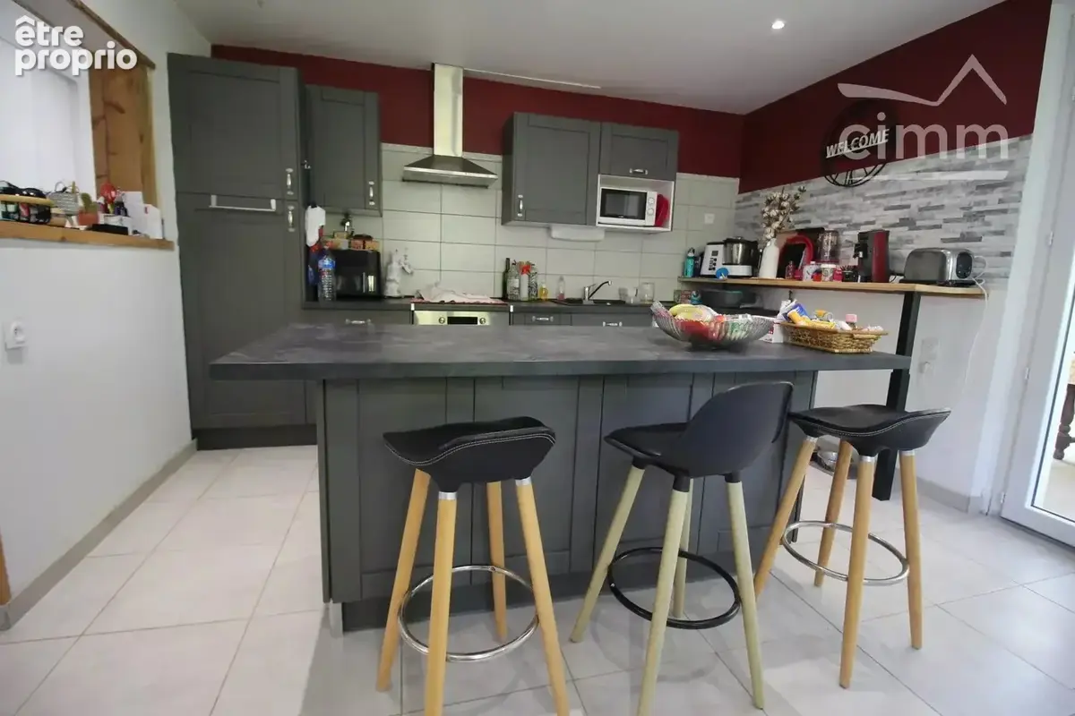 A vendre une maison entièrement rénovée avec jardin et garage - photo 19