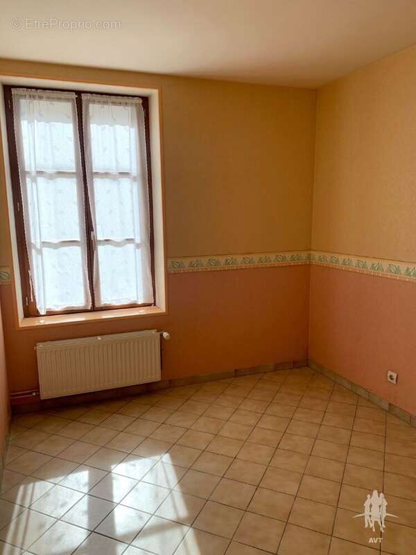 Maison à AZAY-LE-FERRON