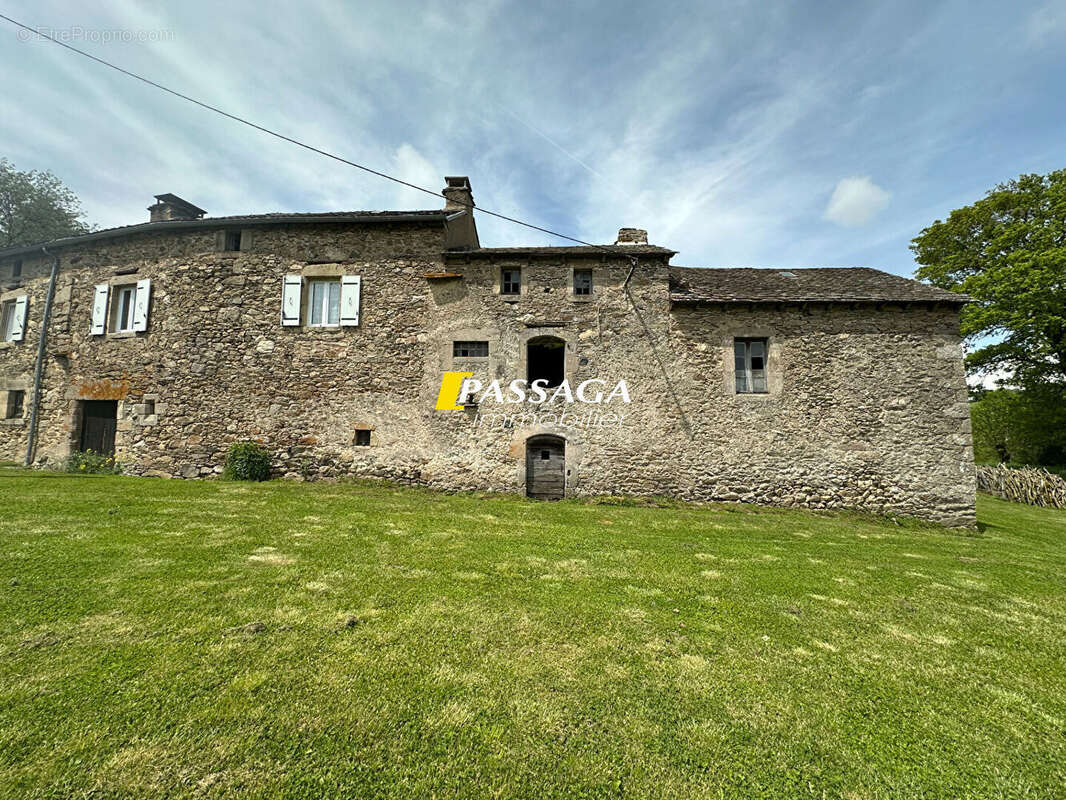 Maison à VEZINS-DE-LEVEZOU