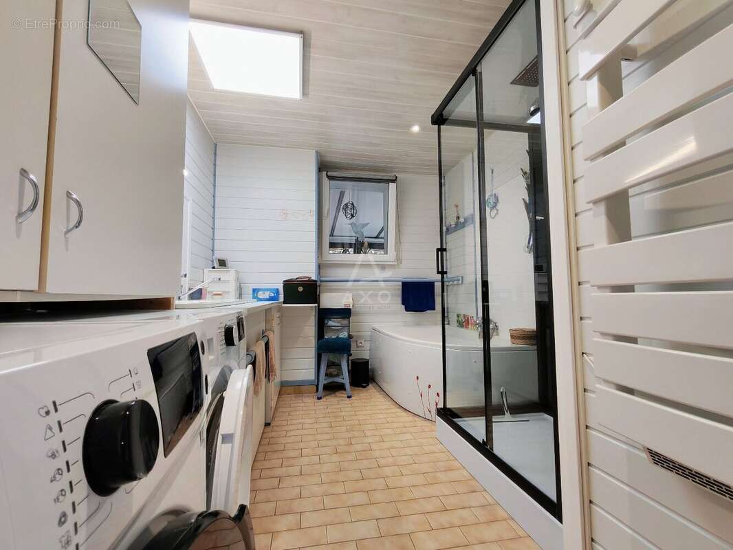 Maison à LA CHAPELLE-BASSE-MER