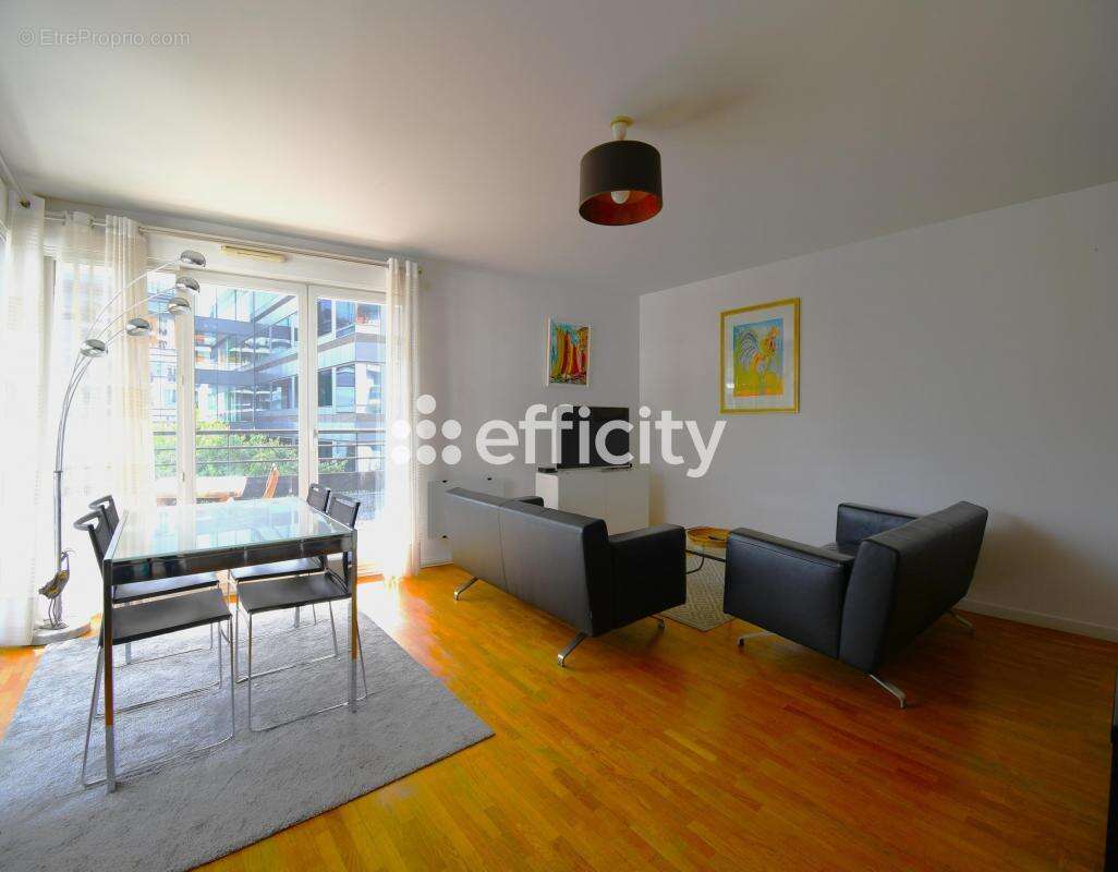 Appartement à COURBEVOIE