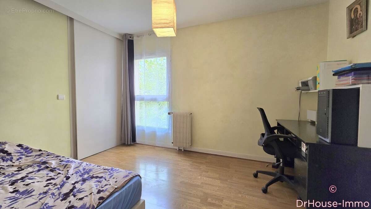 Appartement à LA COURNEUVE
