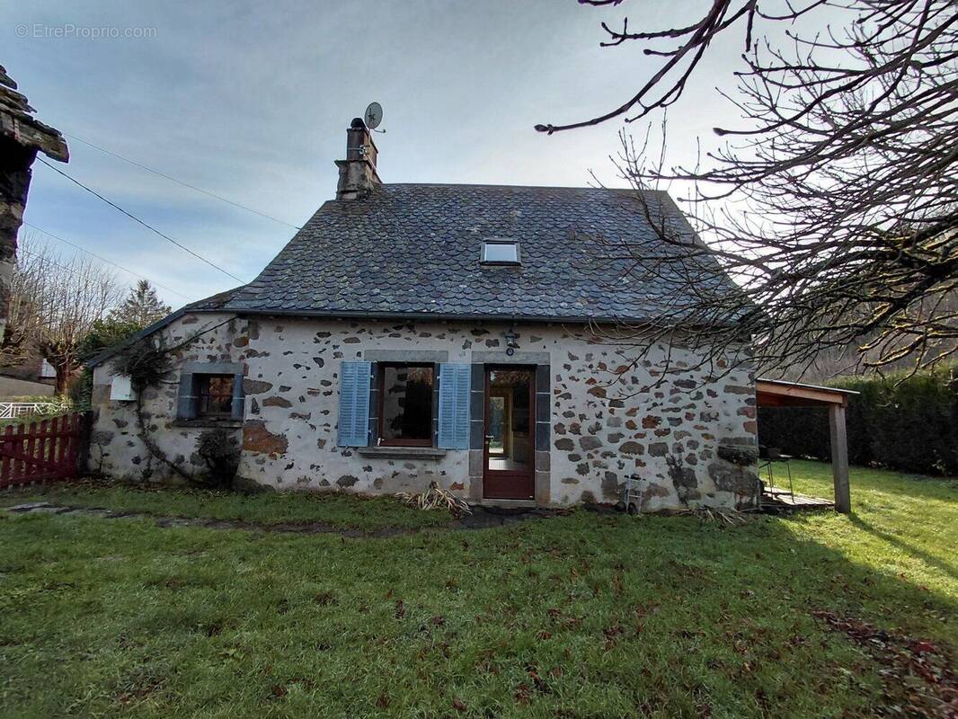 Maison à ANGLARDS-DE-SALERS
