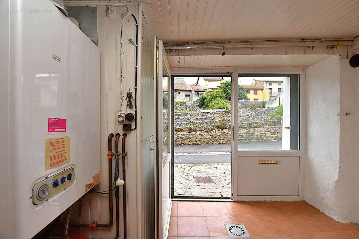 Maison Vals Pres Le Puy , 120 m² à rénover - photo 3