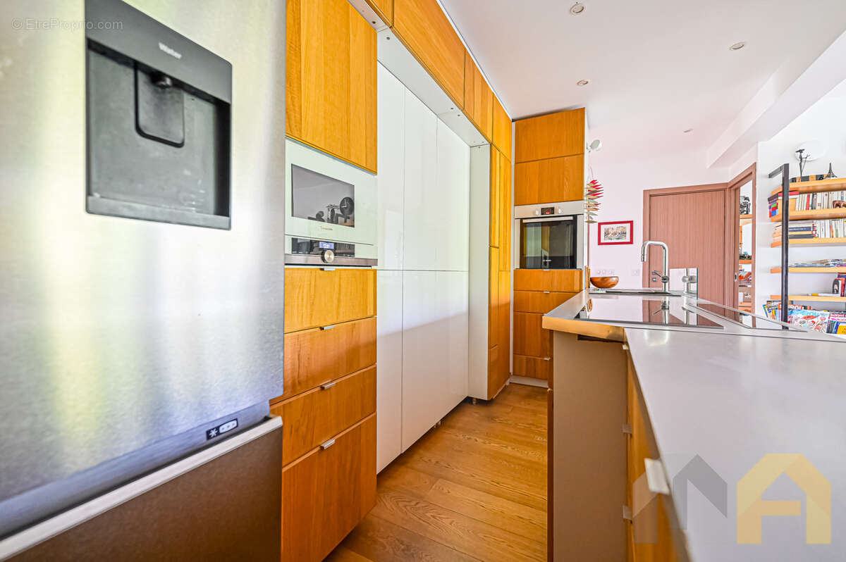 Appartement à NEUILLY-SUR-SEINE