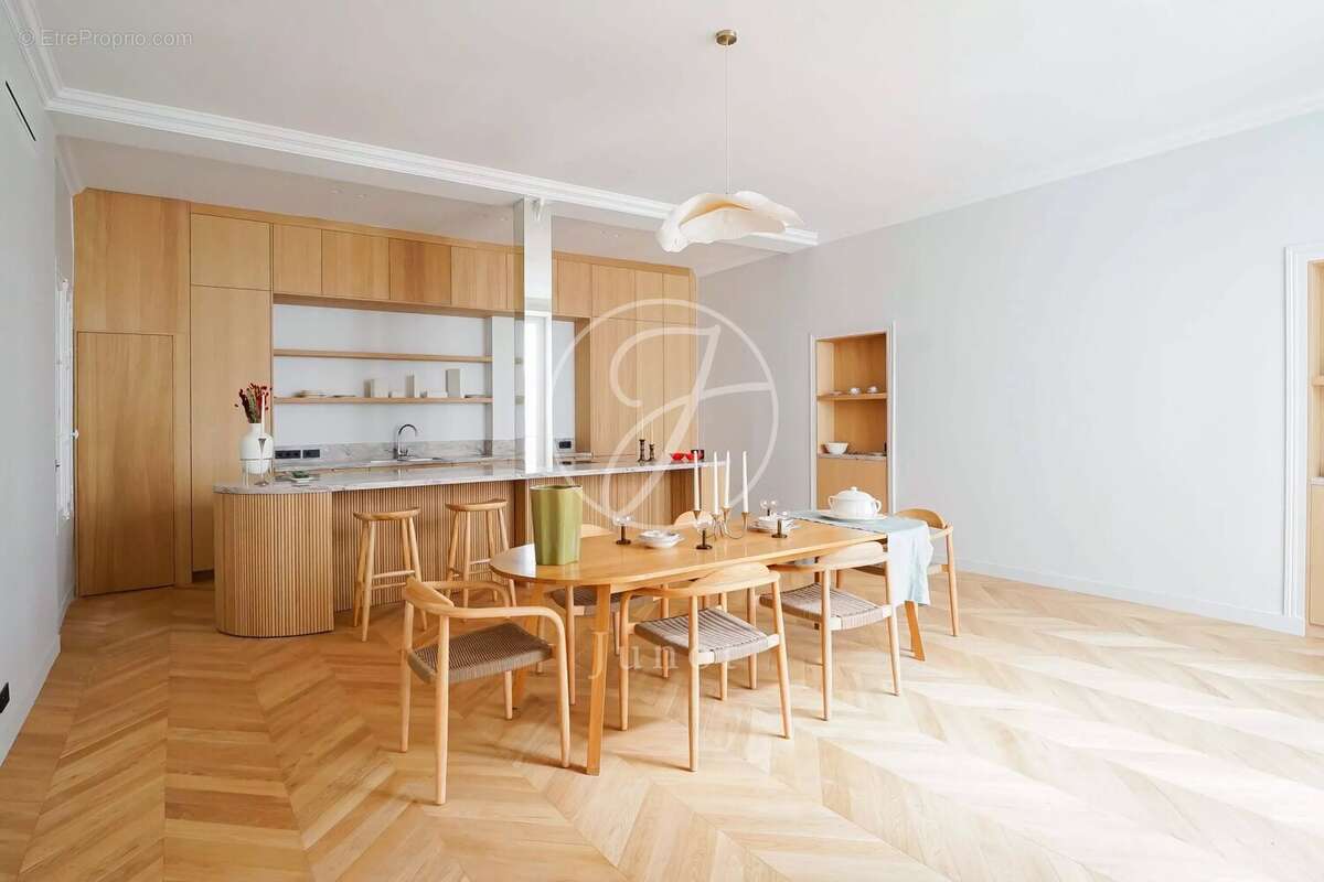 Appartement à PARIS-9E