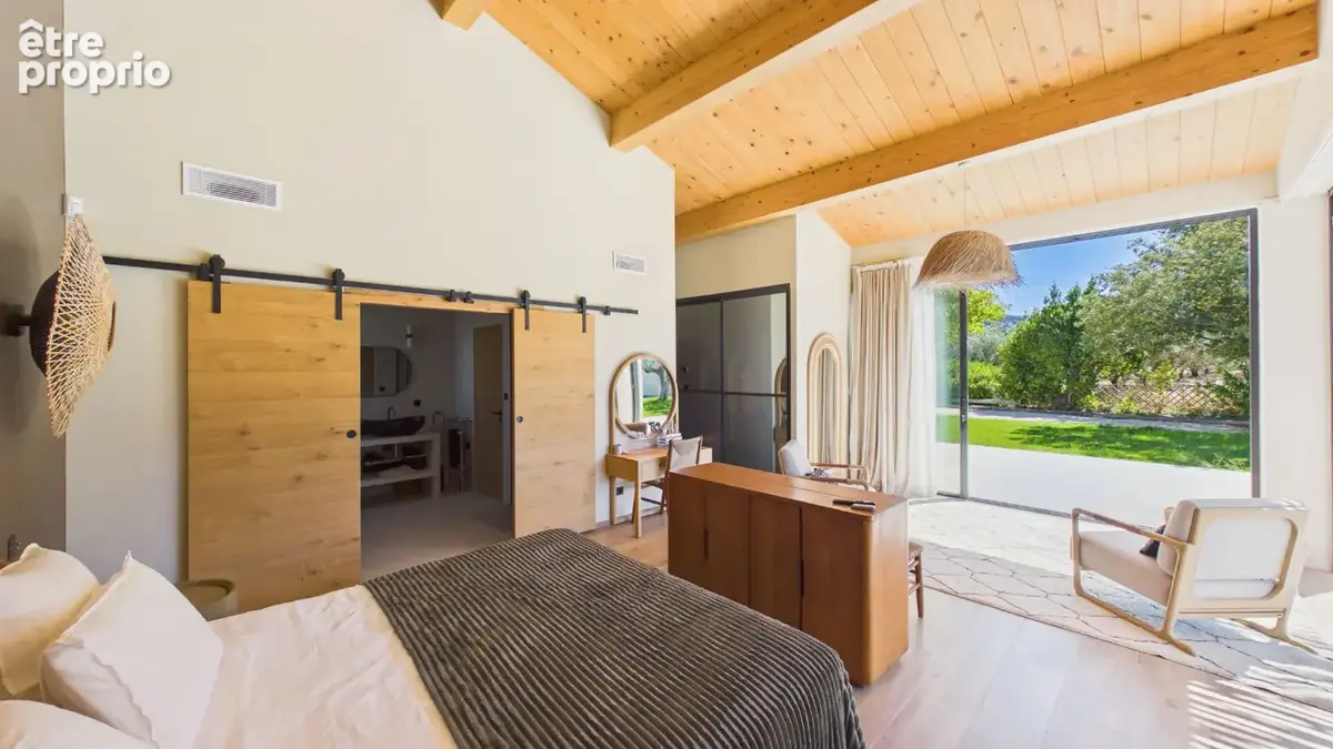 Eygalières , L' oliveraie d'Eygalières , domaine contemporain d'environ 635 m² sur près de 2 hectares avec vue Alpilles, piscine - photo 11