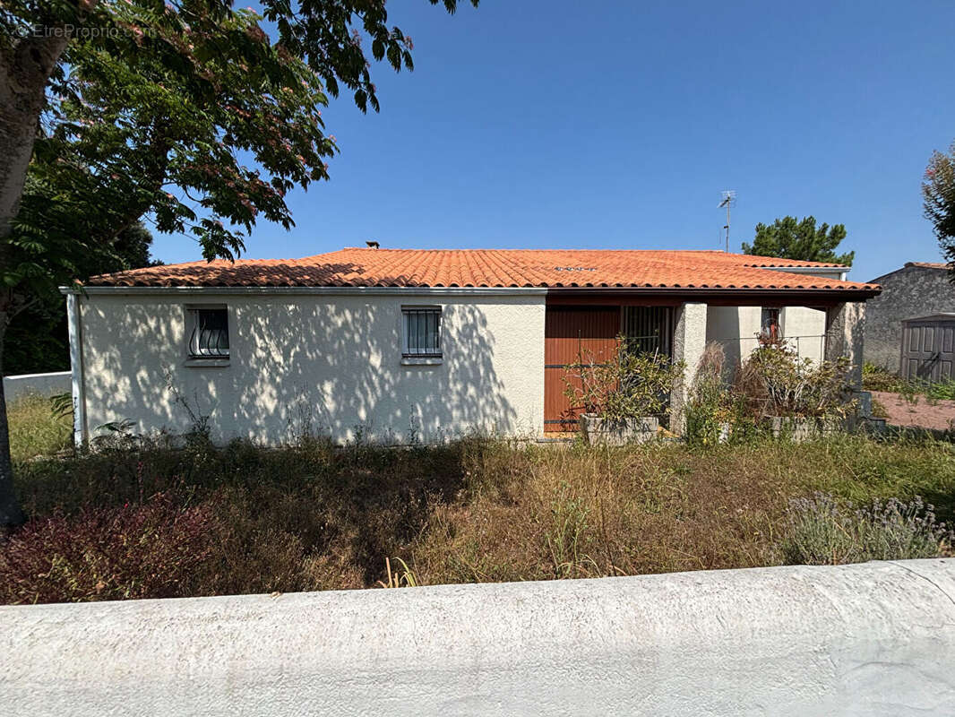 Maison de plain-pied avec garages et véranda - Au calme d'un village du Château-d'Oléron - photo 2