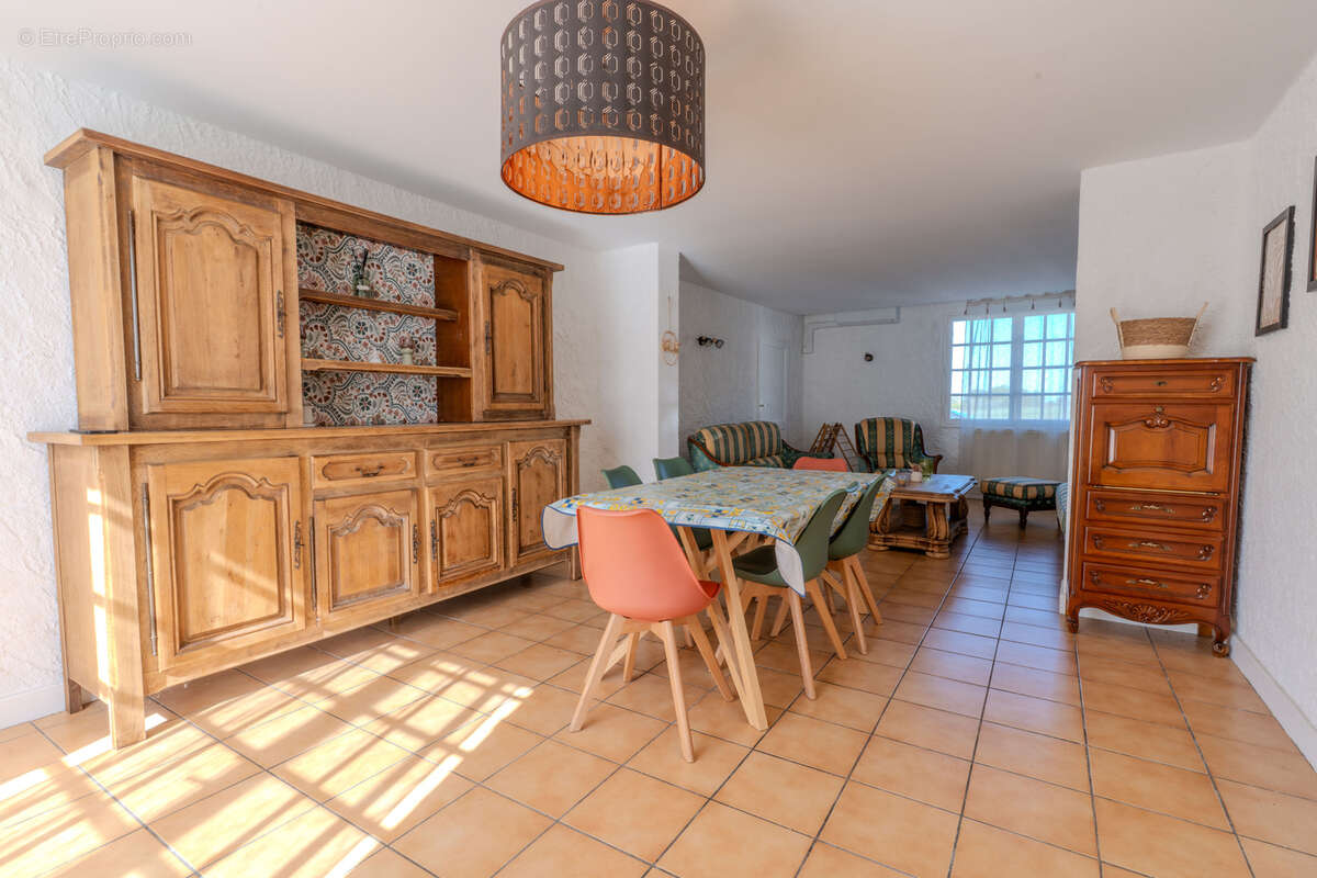 Propriété 5ha   4 maisons   piscine   tennis   idéal gîtes - photo 17