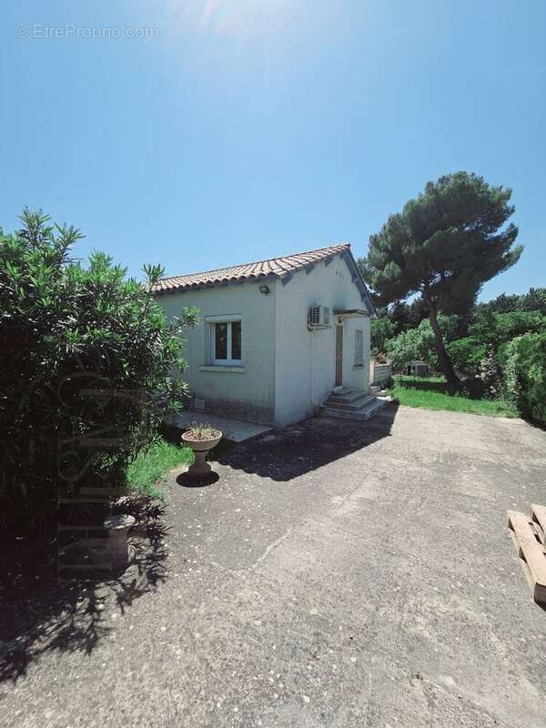 Maison à SAINT-BRES