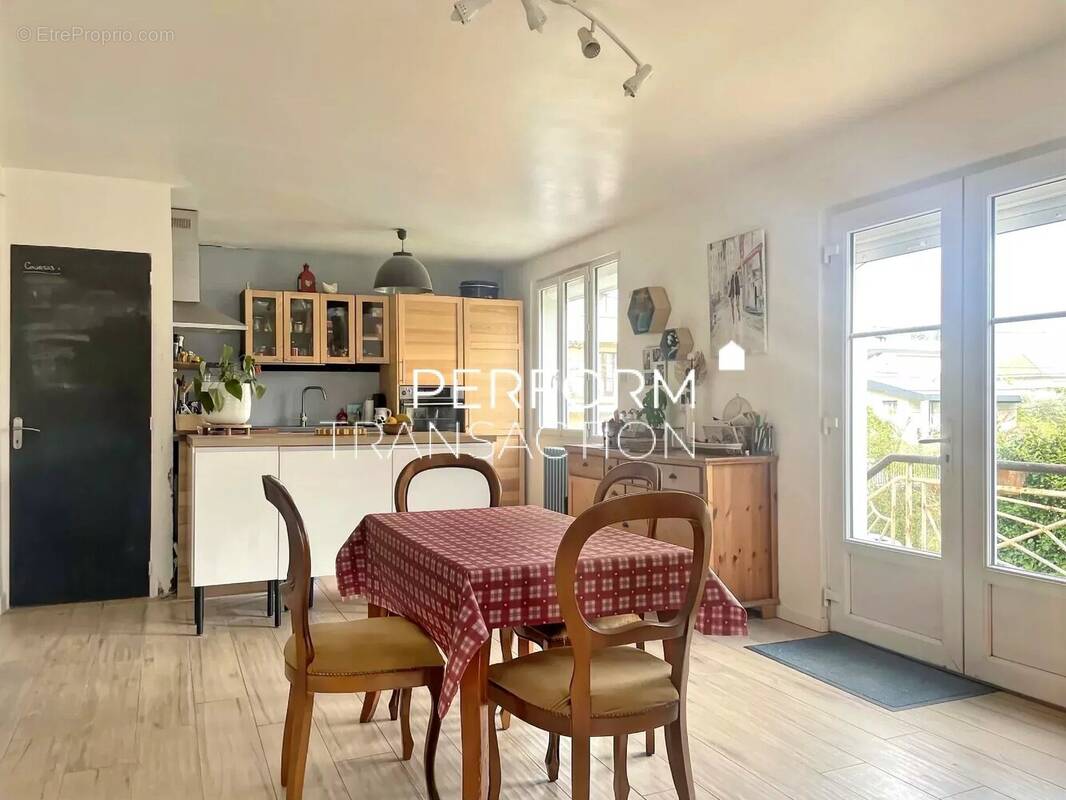 Maison à ECHIROLLES