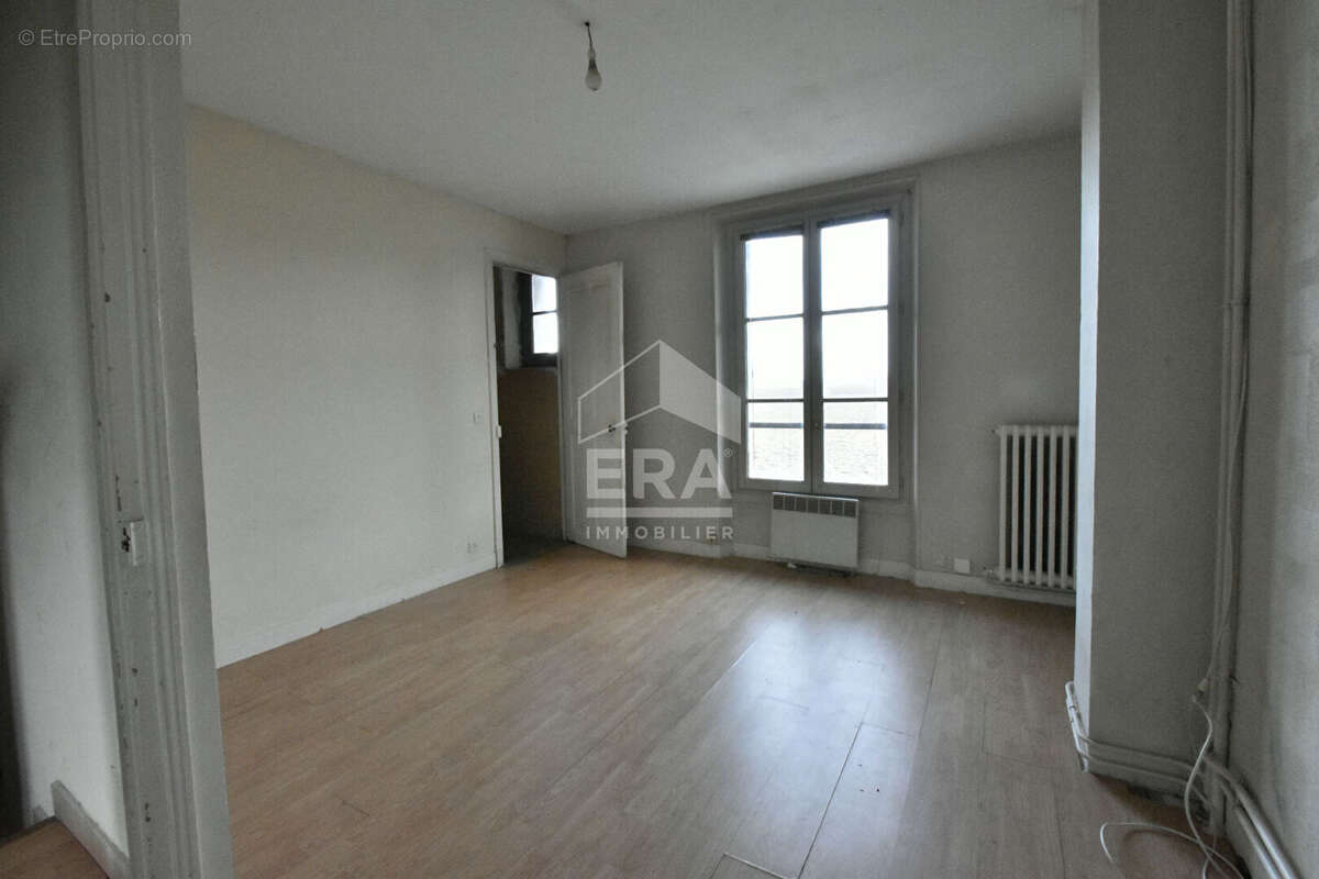 Maison à MAREIL-LE-GUYON