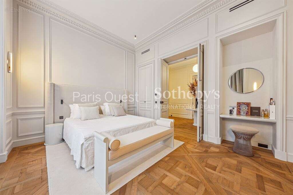Appartement à PARIS-8E