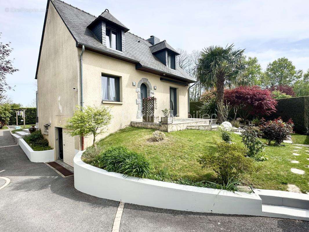 Maison à MONTREUIL-LE-GAST