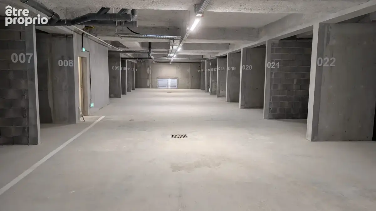 Parking à MESSERY