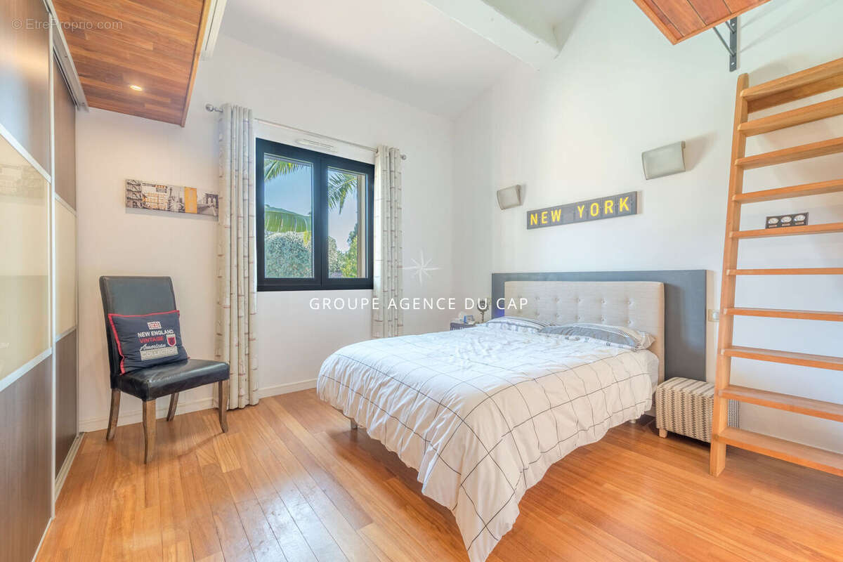 Villa de 185m2 avec vue mer à 250 mètres des plages des Issambres - photo 16