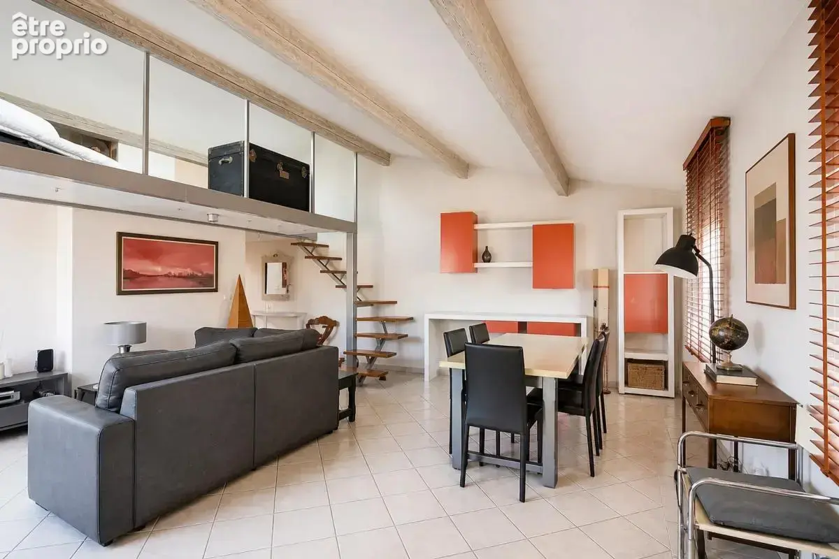 Appartement T3 de 92 m² à Nîmes centre - photo 2