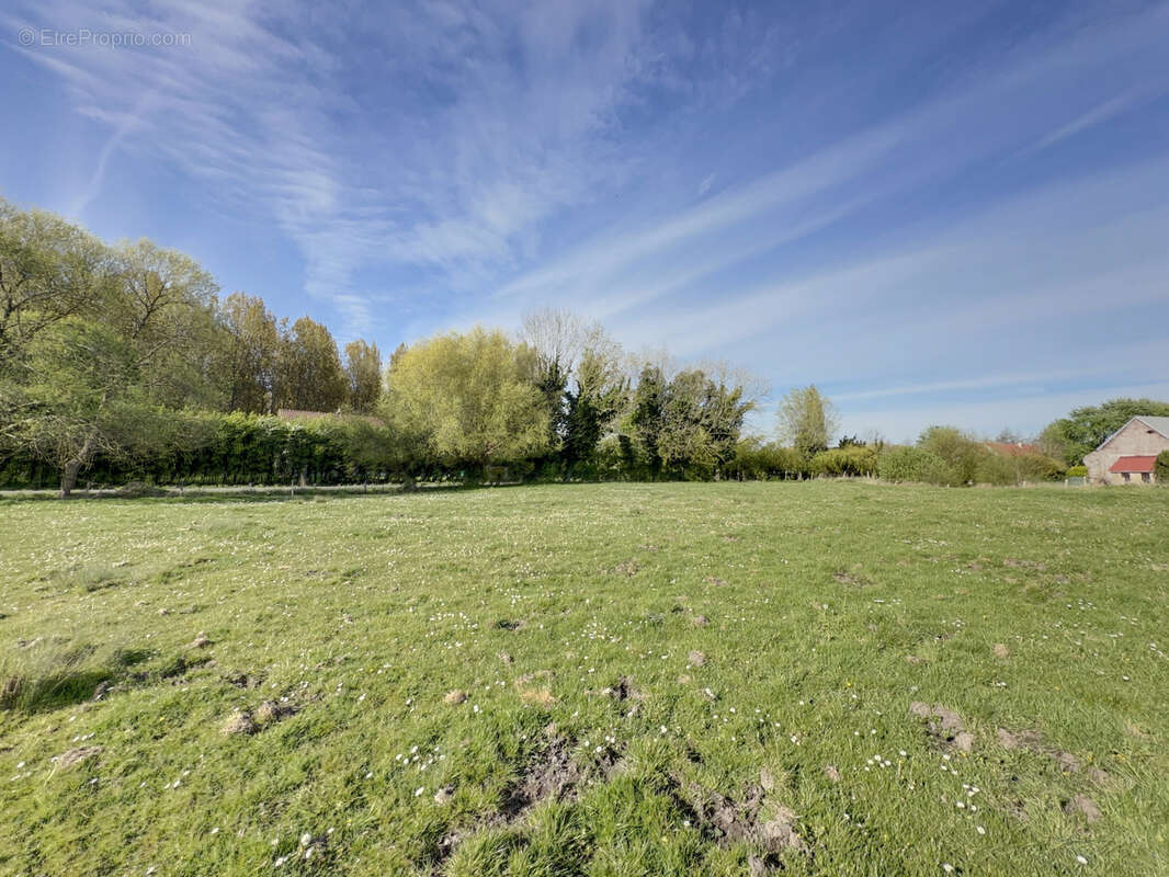 Terrain à SAINT-QUENTIN-EN-TOURMONT