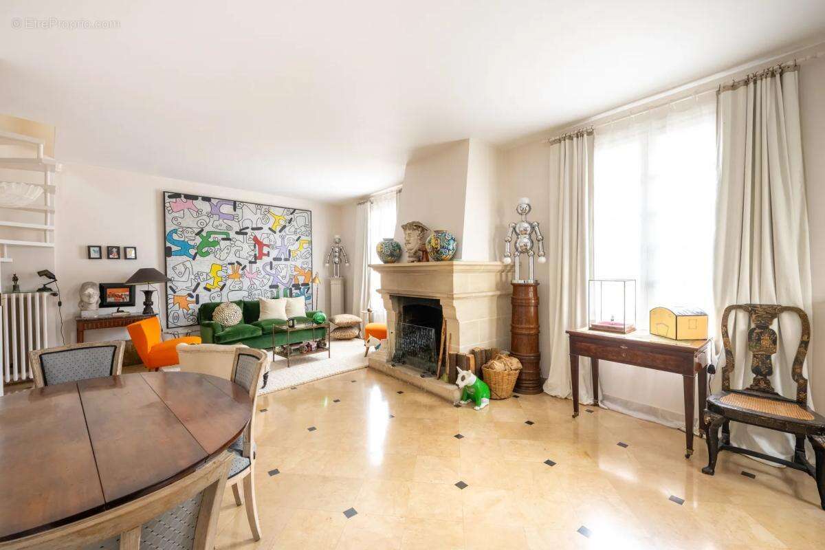 Maison à SURESNES