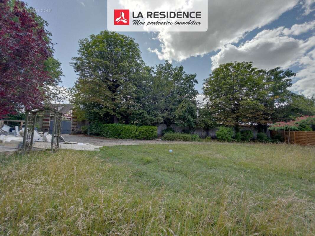 Terrain à LES MUREAUX