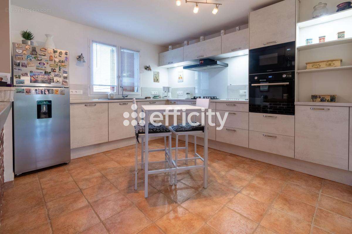 Maison 128 m² à Villeneuve-Le-Roi  - photo 5