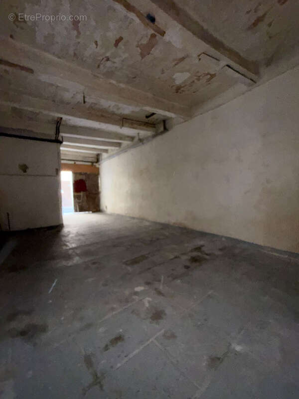 Garage , de 45m2 , Accès direct sur rue , proche du centre ville - photo 4