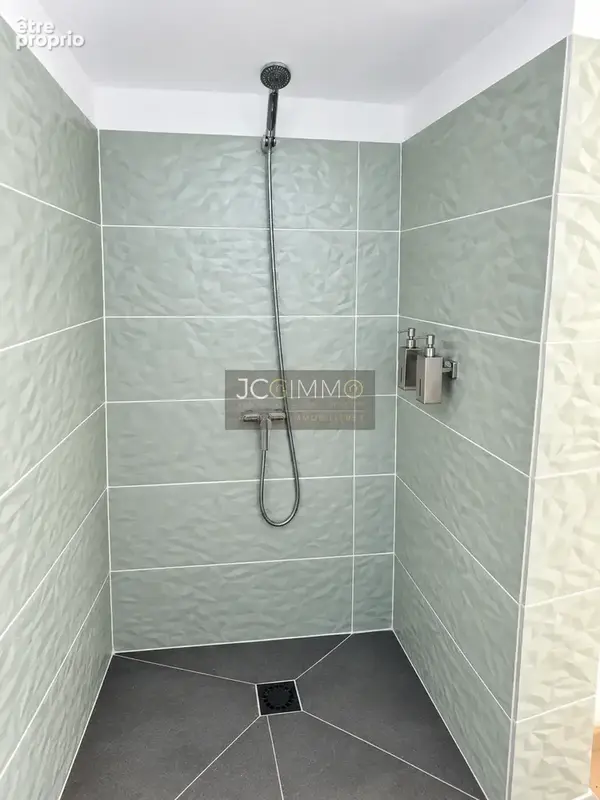 Appartement T1 entièrement rénové avec vue mer ! - photo 6
