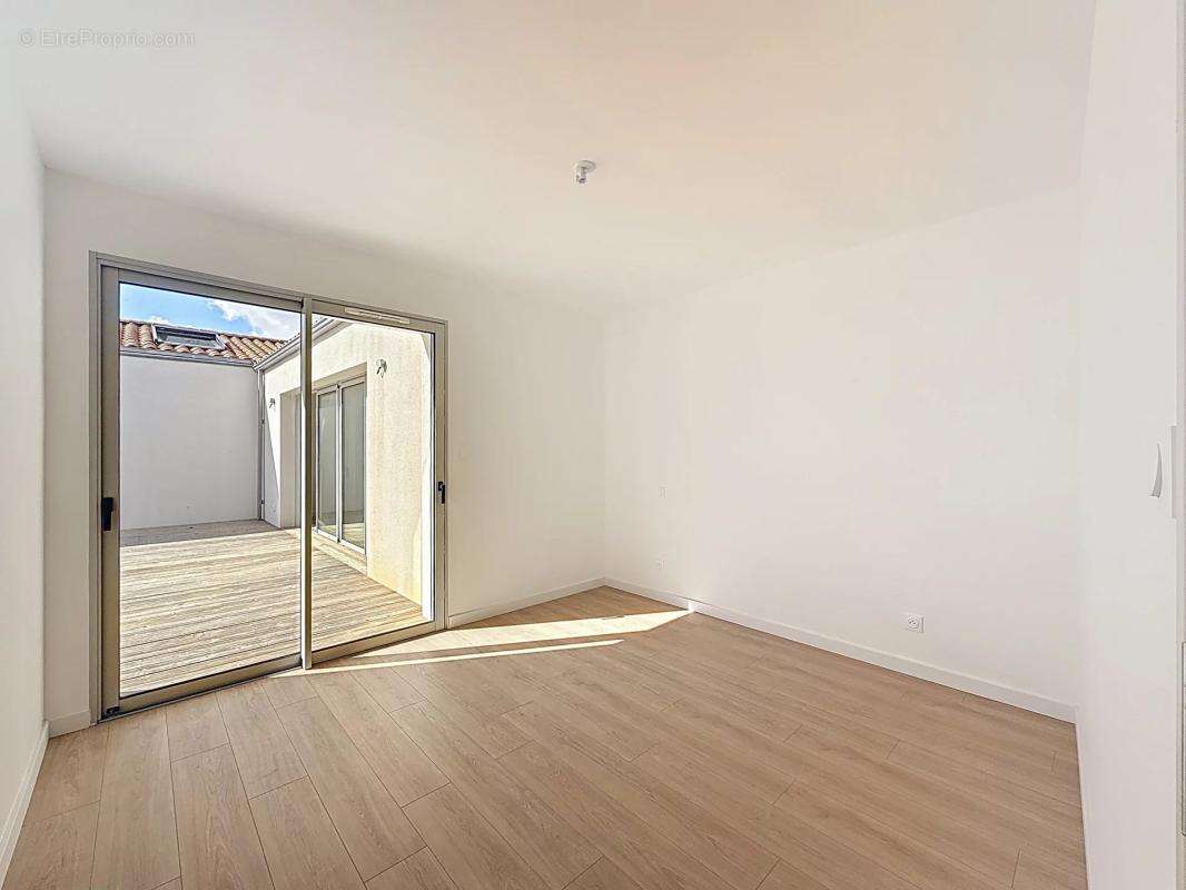 Maison à SAINTE-SOULLE