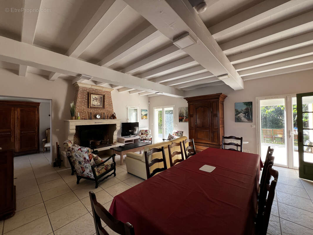 Maison à SAINT-PIERRE-DE-MONS