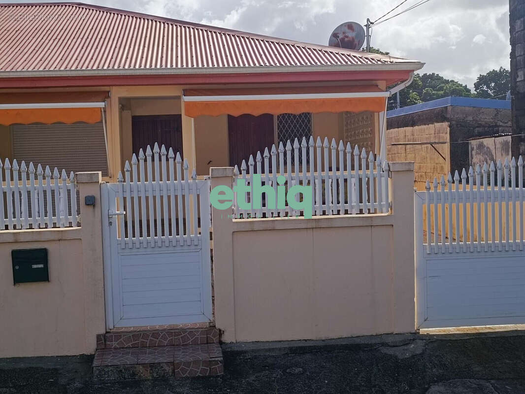 Maison à SAINTE-ROSE