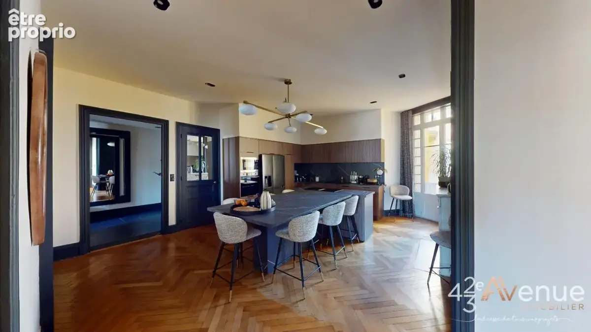 Appartement 178 m² à Saint-Etienne  - photo 6