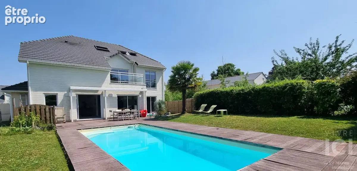 Maison Sautron BOURG 6chb - 241 m2 - Piscine et climatisation - photo 13