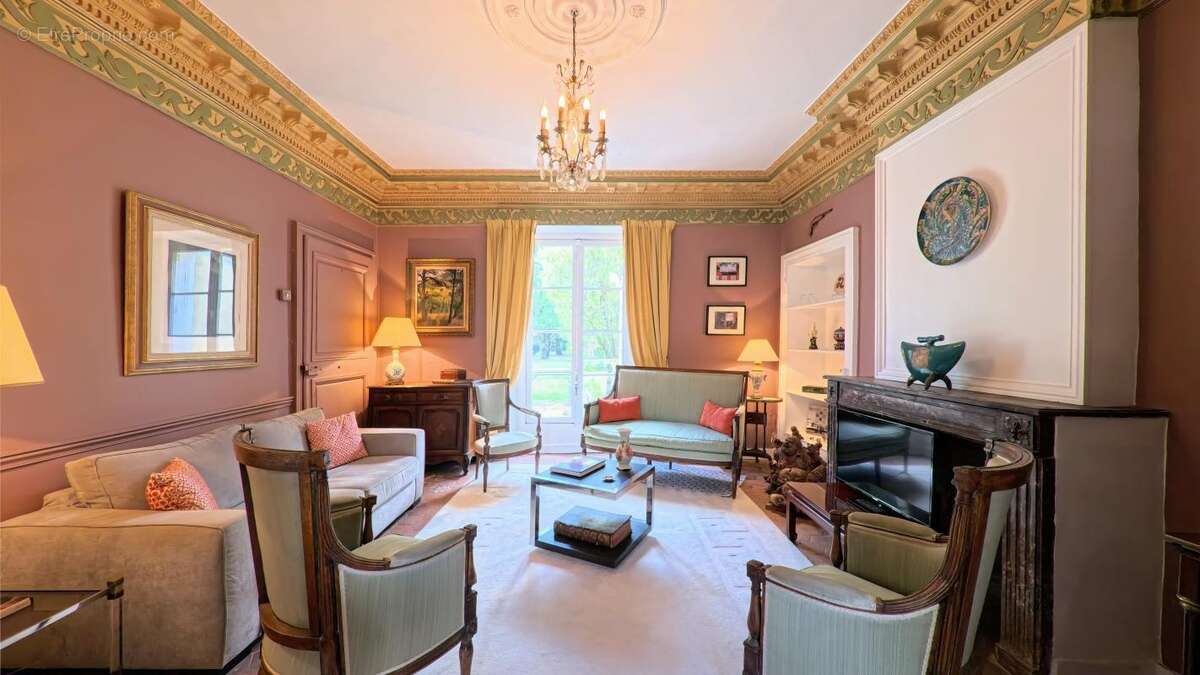 Maison à CHEVRY-COSSIGNY