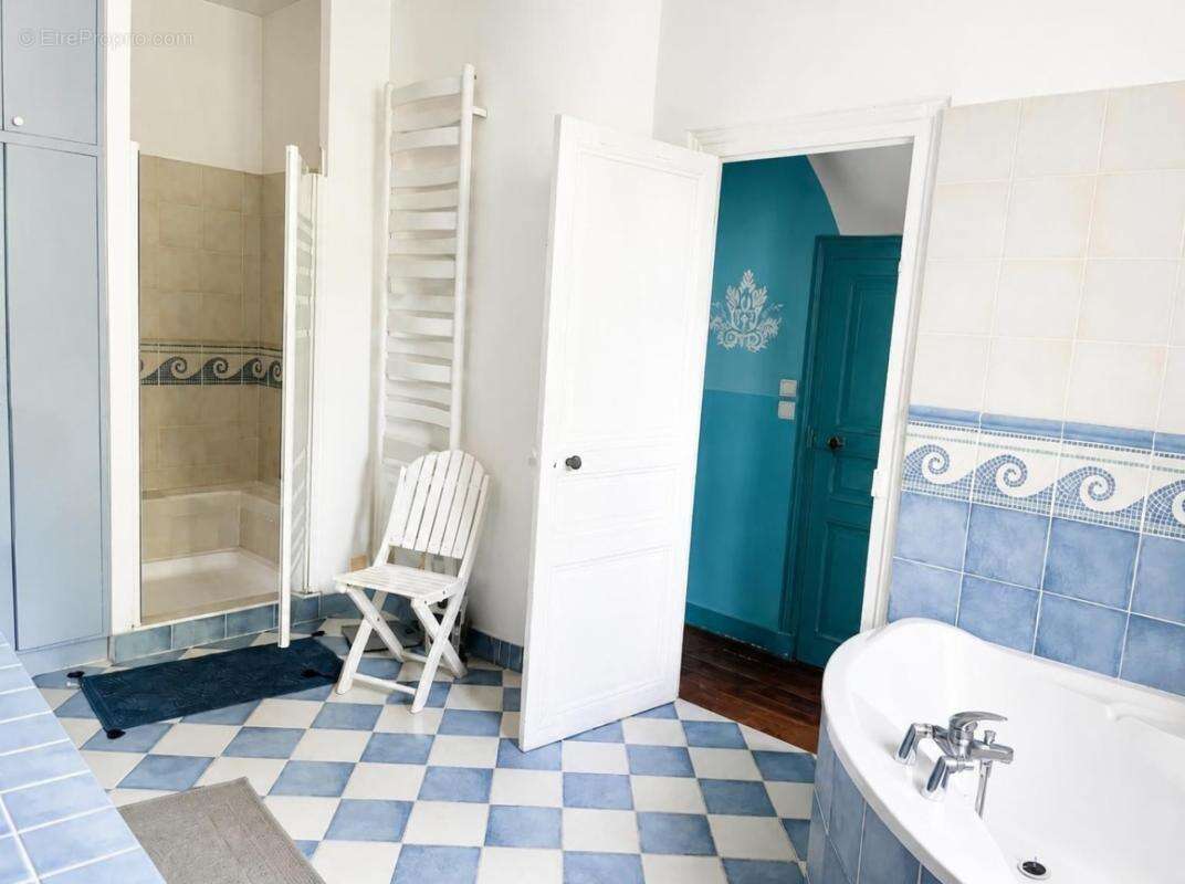 Élégante demeure de caractère avec piscine et vaste jardin - 5 chambres - Mouthiers sur Boëme (16) - photo 14