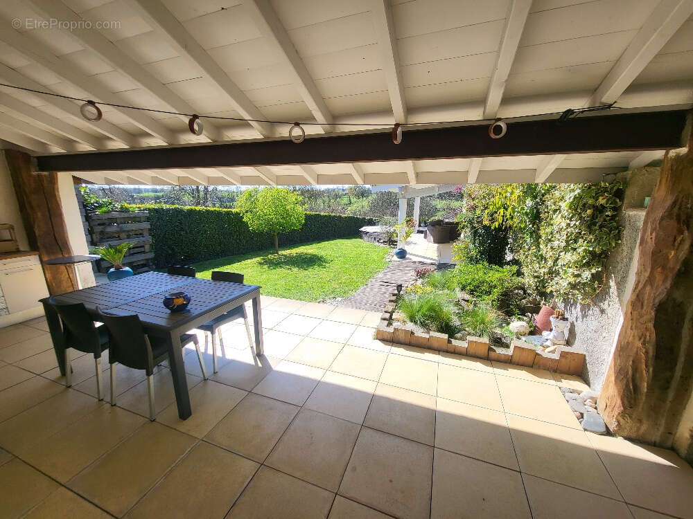 Maison à PONT-DE-VEYLE