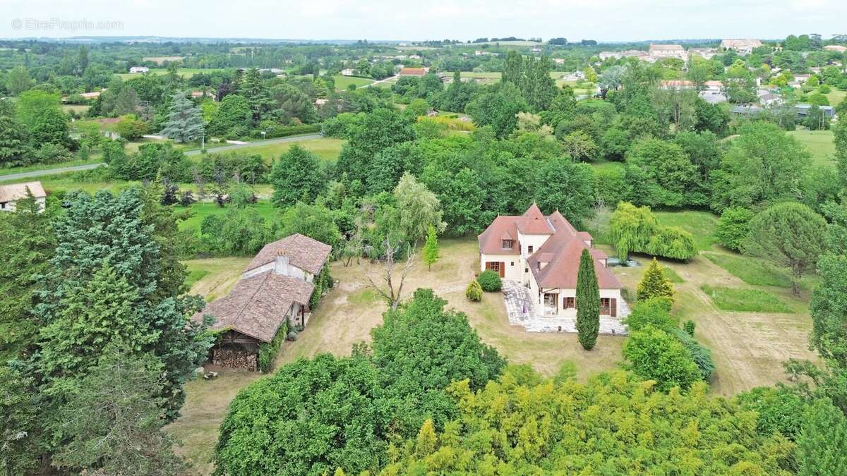 Maison à LAUZUN