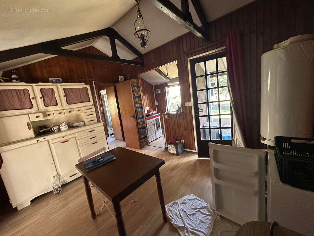 Terrain à SAINT-BIEZ-EN-BELIN