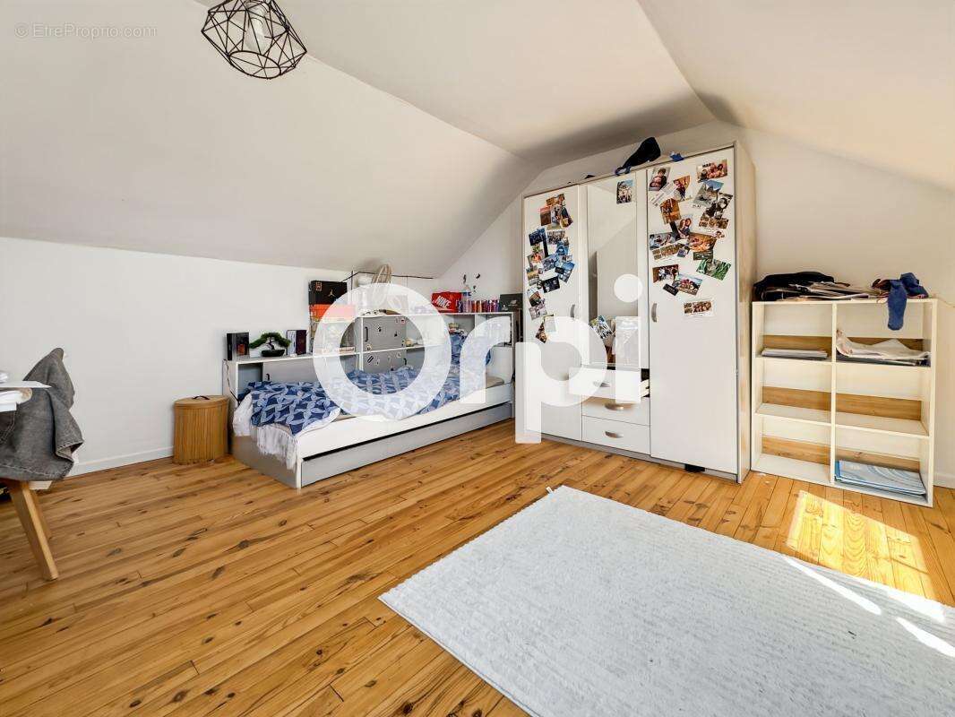 Maison individuelle de semi plain pied, 5 chambres, jardin et garages à Ghyvelde(59254) - photo 13