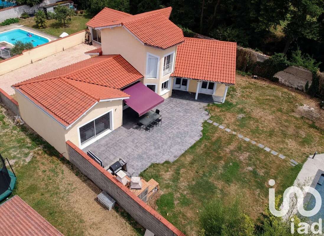 Photo 3 - Maison à VEAUCHE