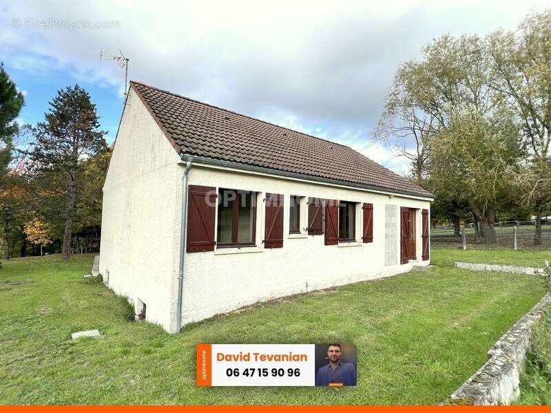 Maison à LA CHAPELLE-MONTMARTIN