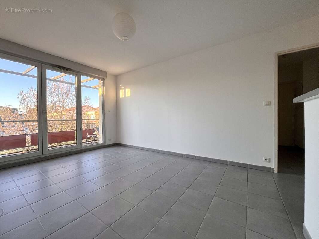 Saint-simon - spacieux t2 de 41,60m² avec balcon et 2 places de parkings - photo 3