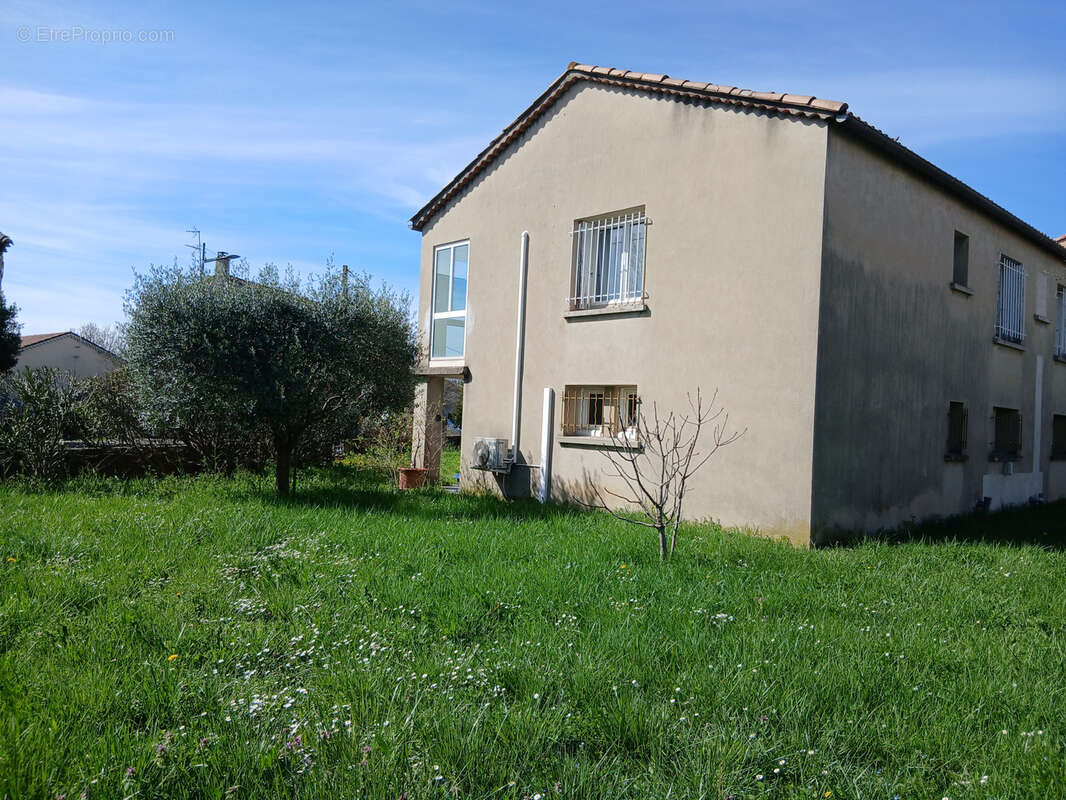 Maison à SAINT-HILAIRE-DE-BRETHMAS