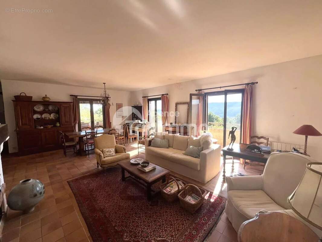 Maison à BERRE-LES-ALPES