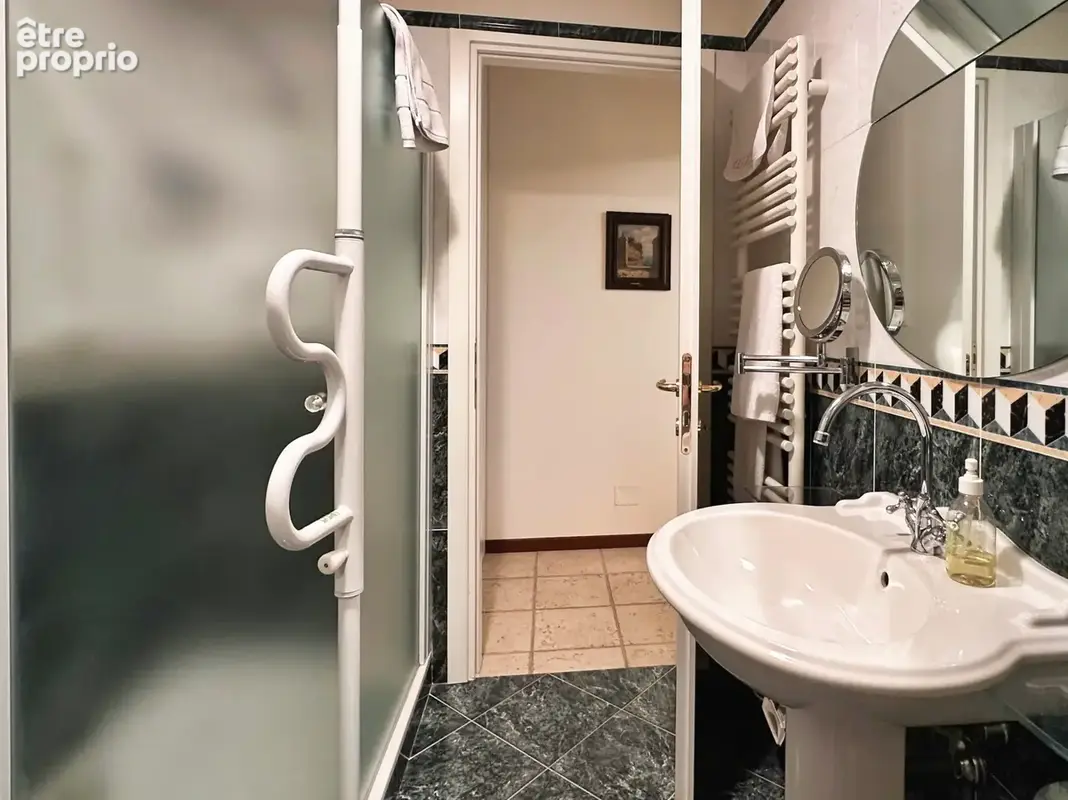 MENTON   Garavan   Lumineux 3 pièces dans une villa historique avec piscine - photo 14