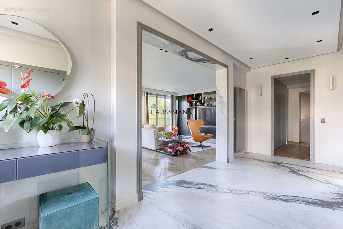 Appartement à NEUILLY-SUR-SEINE