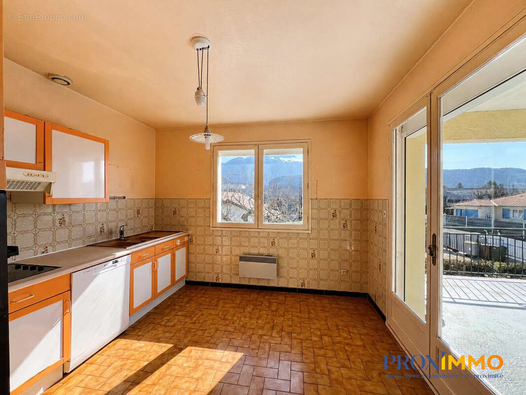 Maison 145 m² à Saint-Etienne-De-Crossey  - photo 9