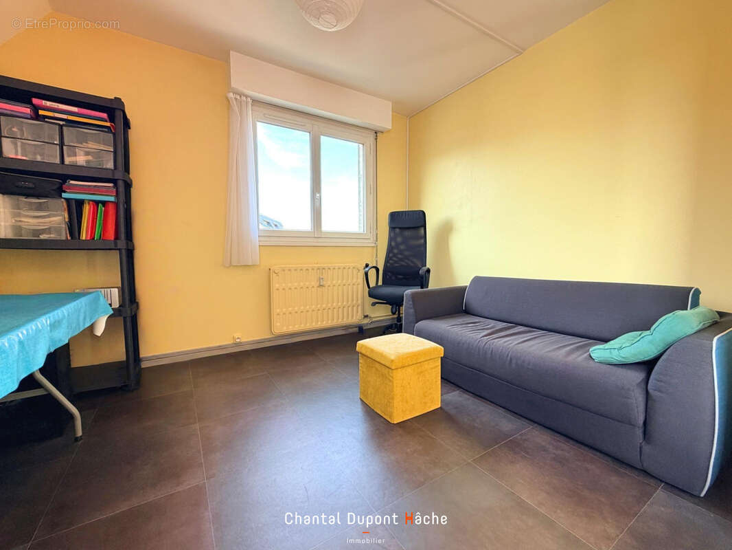 CHARTRES GABRIEL PERI - Appartement en dernier étage de trois pièces proche gare ! Garage et cave. - photo 4